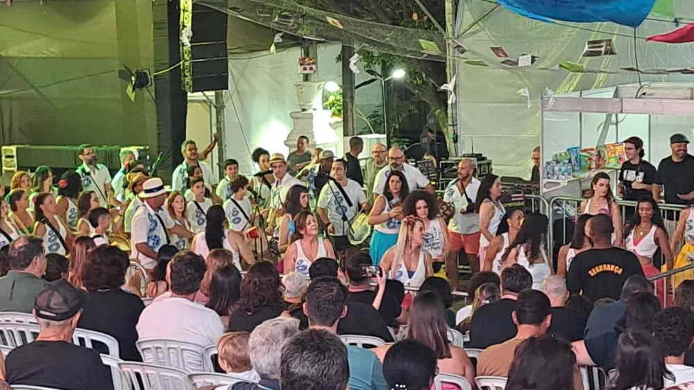 Nainôra Freitas - A Feira do Livro